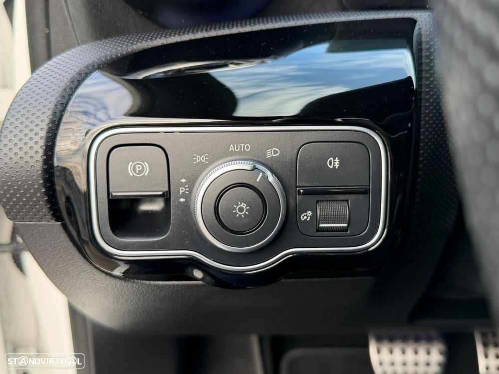 Mercedes-Benz A 250 e AMG Line - 18