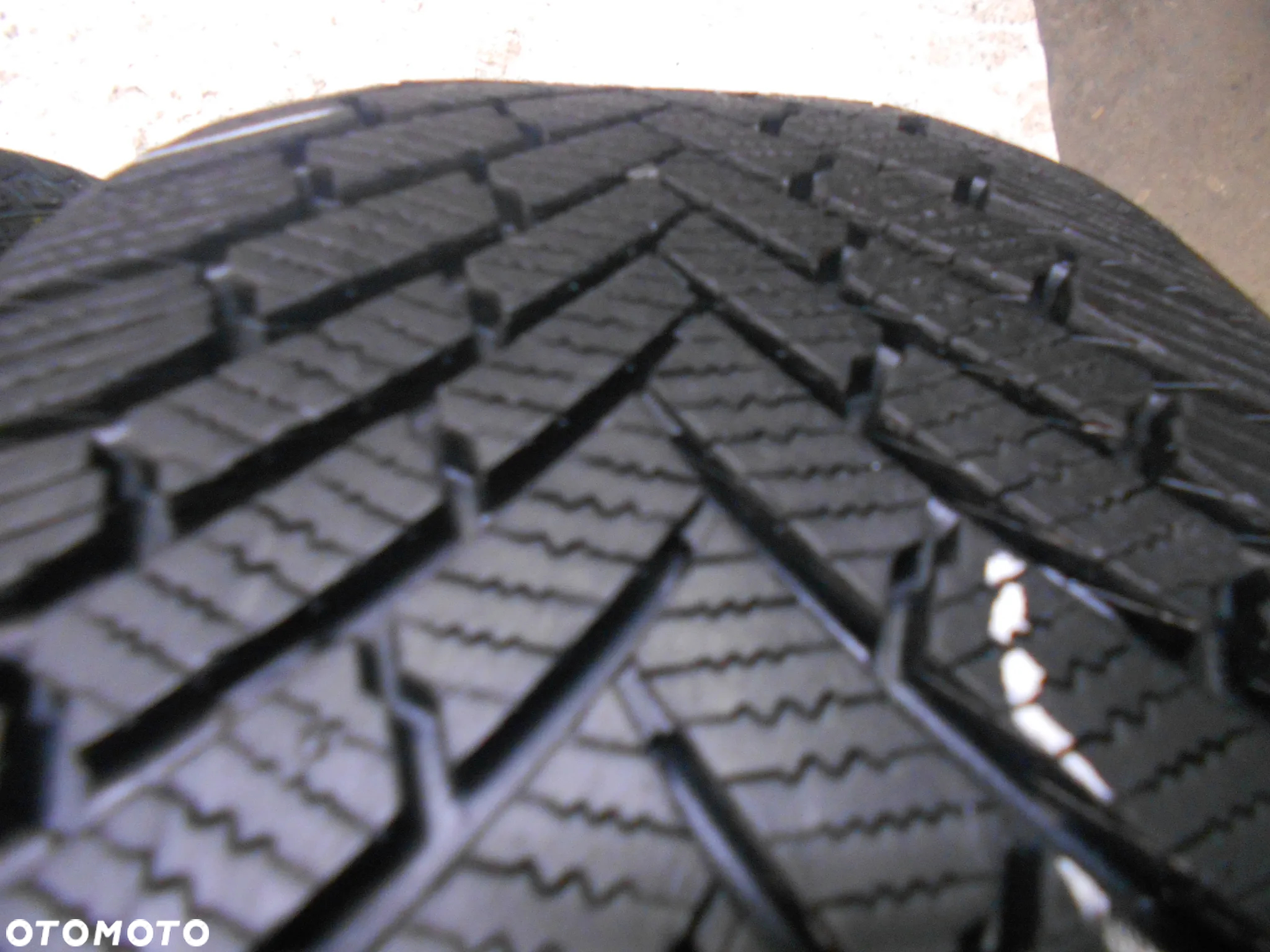 OPONY 225/50R17 CONTINENTAL WINTER CONTACT TS 860 XL DOT 3220 / 3719  7.2MM - 4
