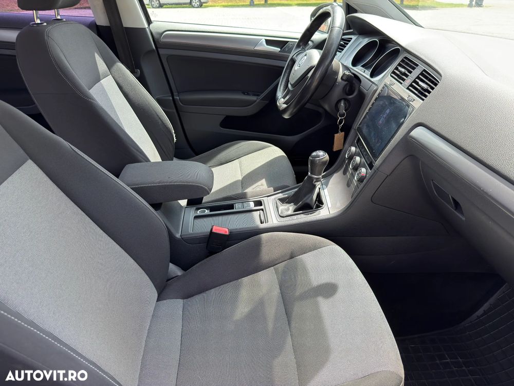 Volkswagen Golf 1.2 TSI BMT Comfortline - 28