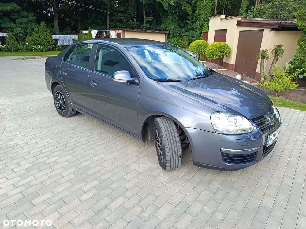 Volkswagen Jetta 1.6 Comfortline - 23
