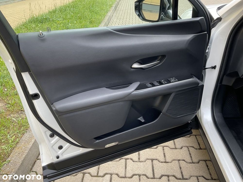 Lexus UX - 16