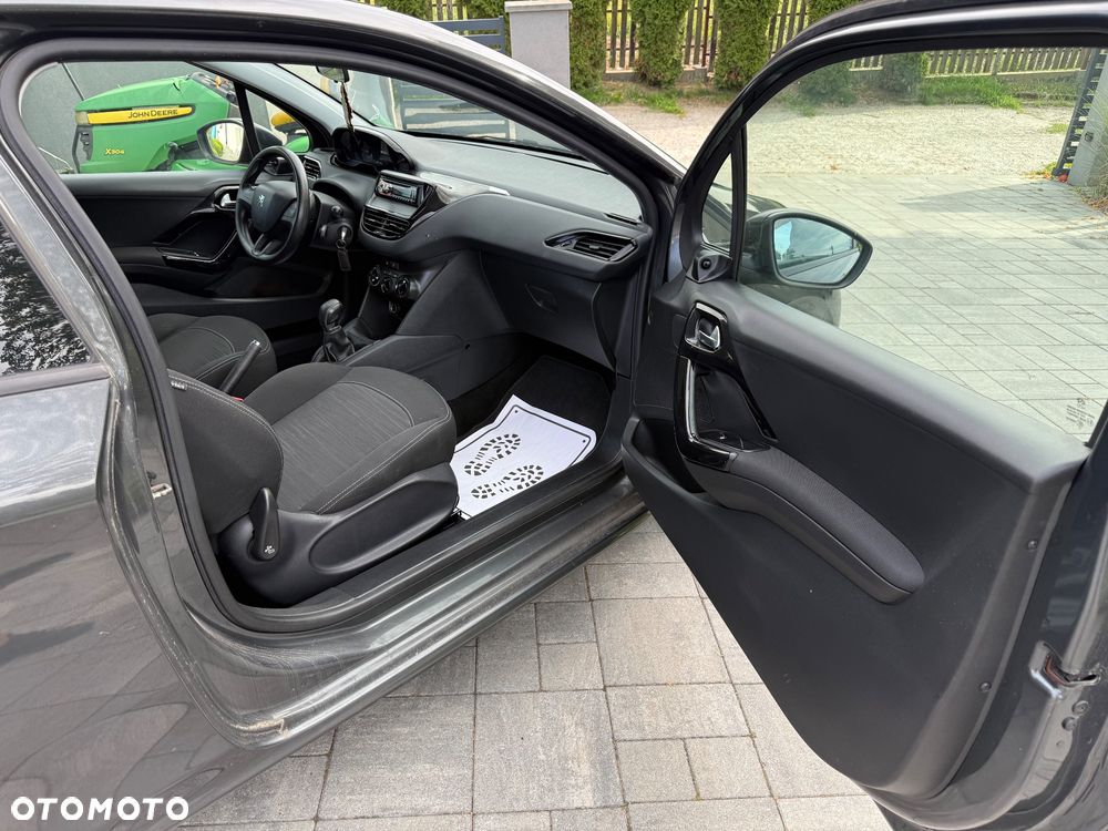 Peugeot 208 - 14