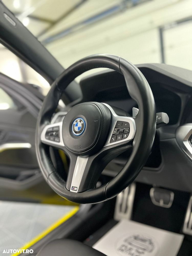 BMW Seria 3 330e Aut. M Sport - 13