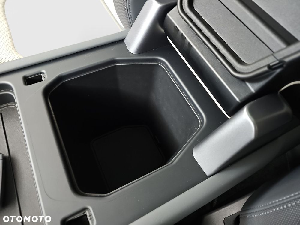 Land Rover Defender - 23