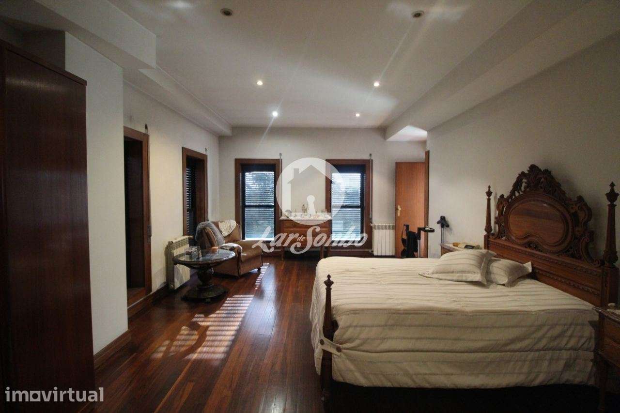Moradia T5 + Apartamento T1 - Grande imagem: 5/29