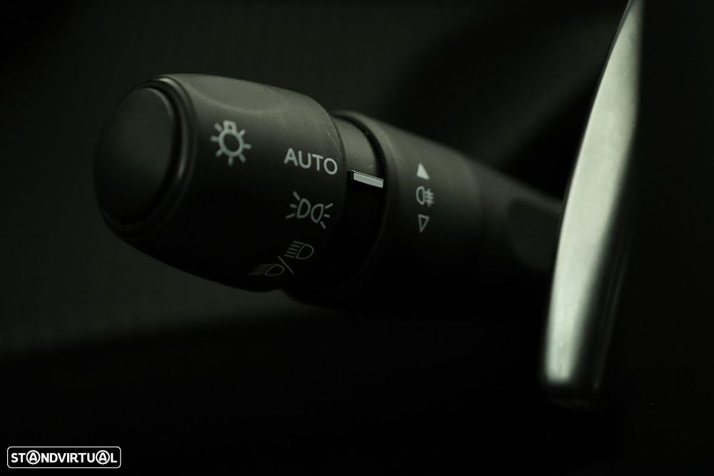 Peugeot 2008 1.2 PureTech Allure Pack EAT8 - 17