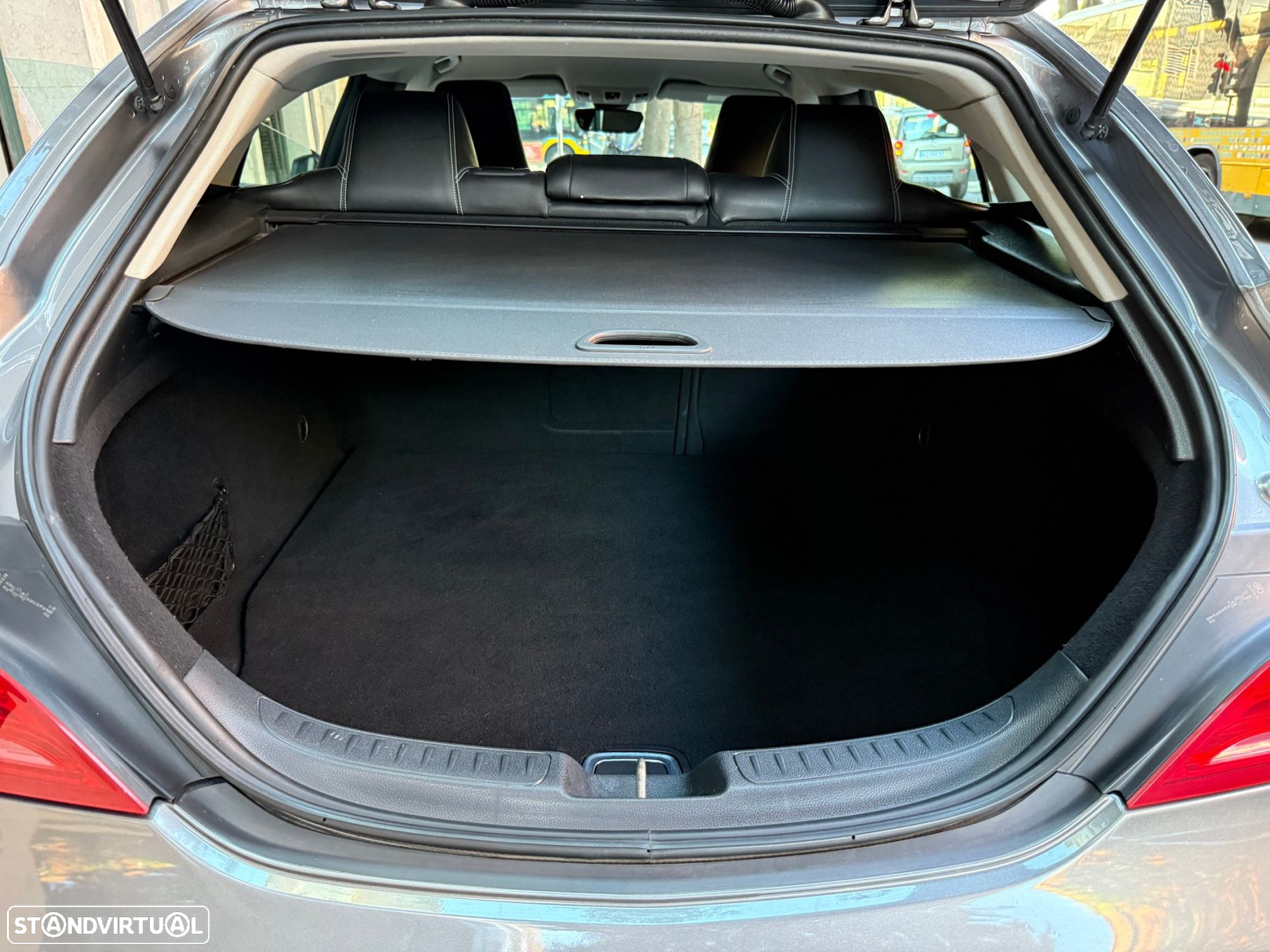 Mercedes-Benz CLA 180 d Shooting Brake - 11
