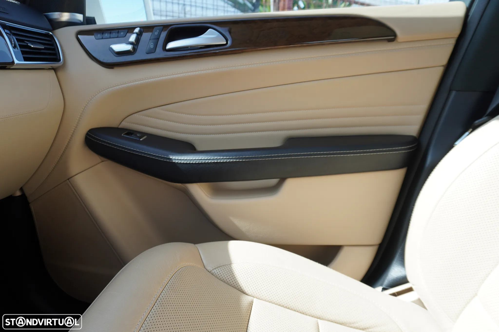 Mercedes-Benz GLE 350 d 4Matic 9G-TRONIC AMG Line - 41