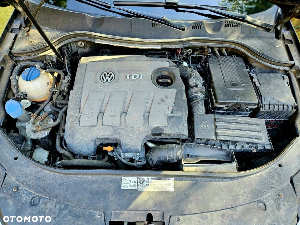 Volkswagen Passat 1.6 TDI DPF BlueMot Comfortline - 8