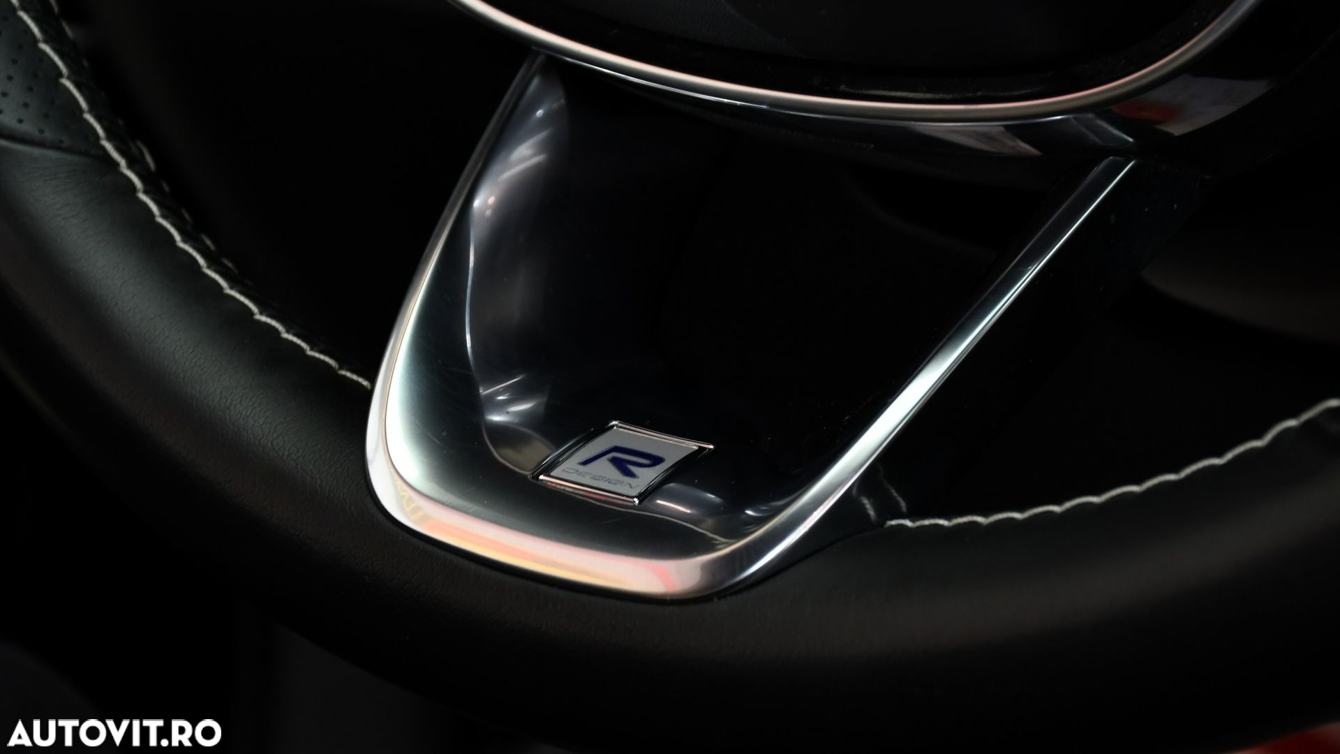Volvo XC 40 D4 AWD Geartronic R-Design - 24