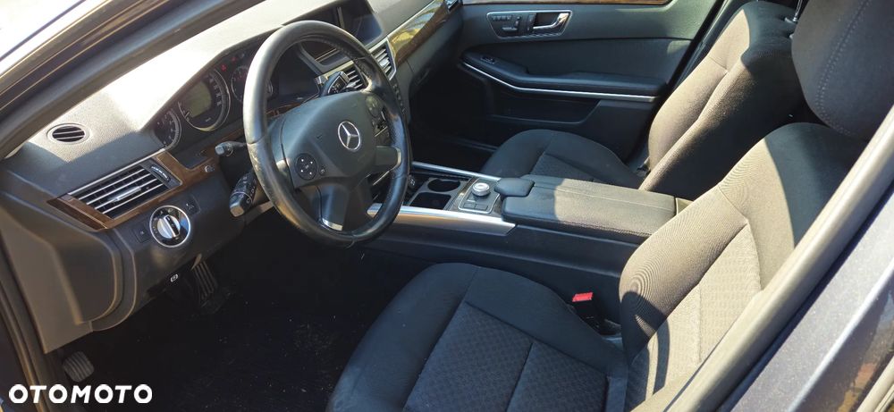 Mercedes-Benz Klasa E 350 CDI DPF 4Matic BlueEFFICIENCY 7G-TRONIC Elegance - 9