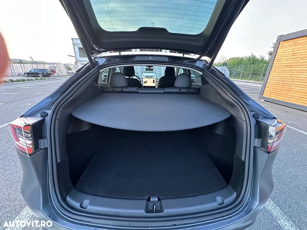 Tesla Model Y - 6