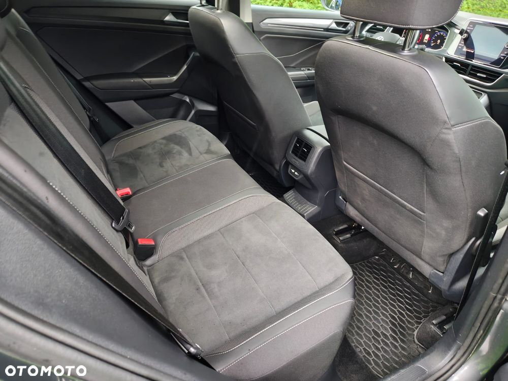 Volkswagen T-Roc 1.5 TSI Style - 25