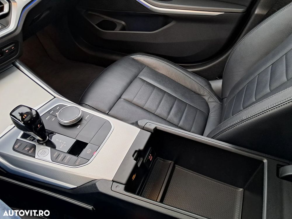 BMW Seria 3 330i AT Luxury Line - 28