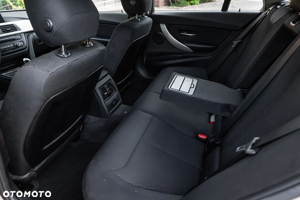 BMW Seria 3 320d xDrive Sport-Aut Modern Line - 24