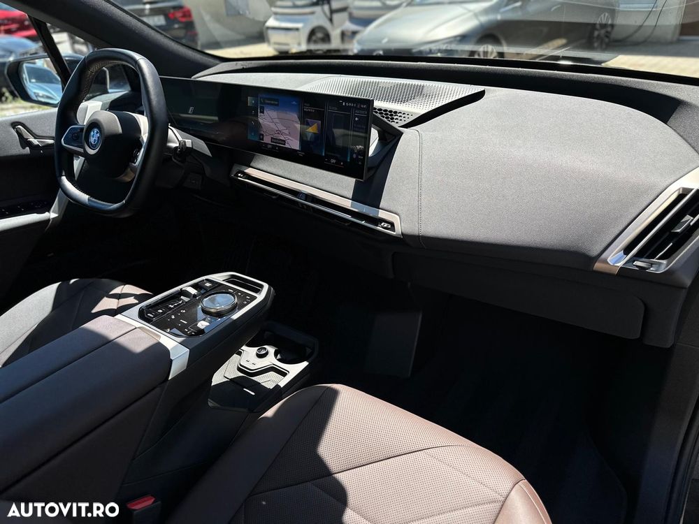 BMW iX xDrive40 - 8