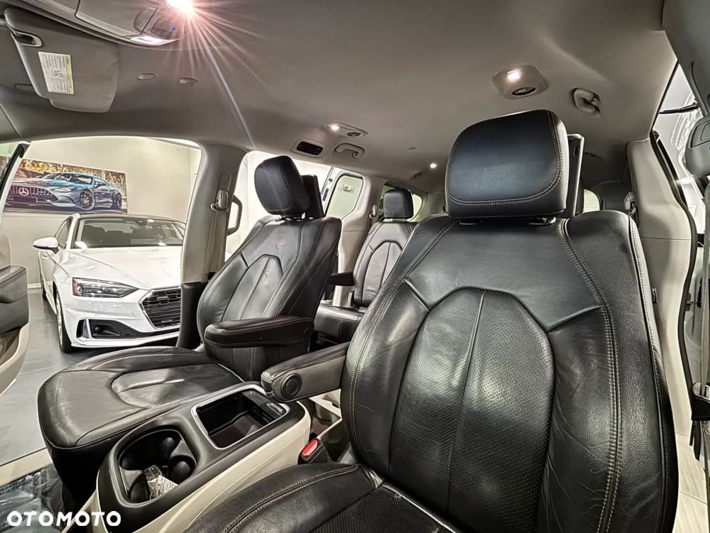 Chrysler Pacifica - 11