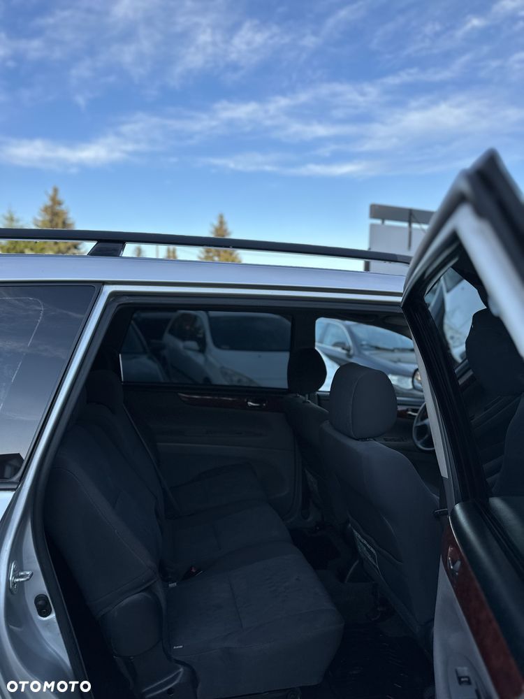 Toyota Avensis Verso - 8