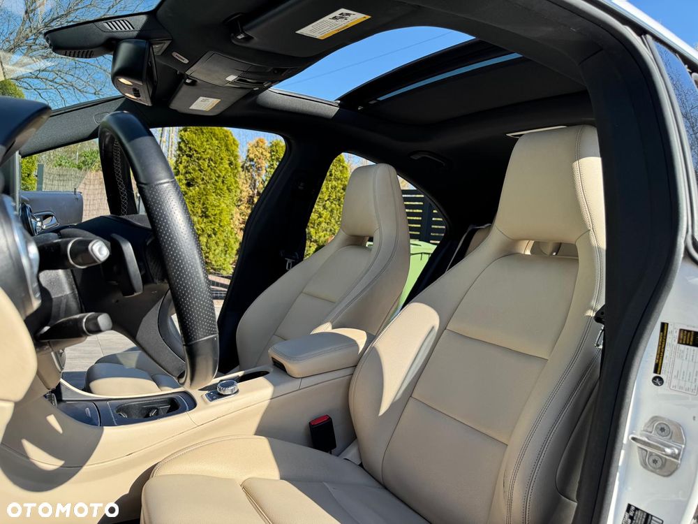 Mercedes-Benz CLA 250 4Matic 7G-DCT Sport - 14