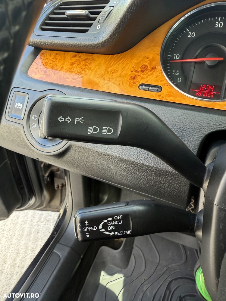 Volkswagen Passat Variant 2.0 TDI Highline DPF - 16