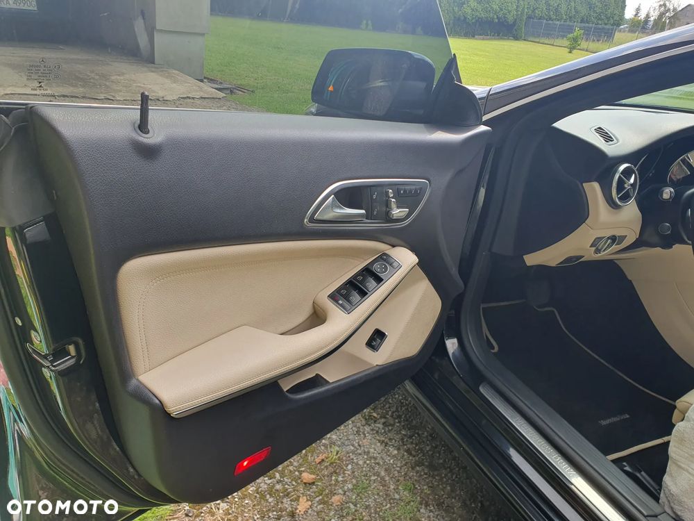 Mercedes-Benz CLA 250 7G-DCT Urban - 27