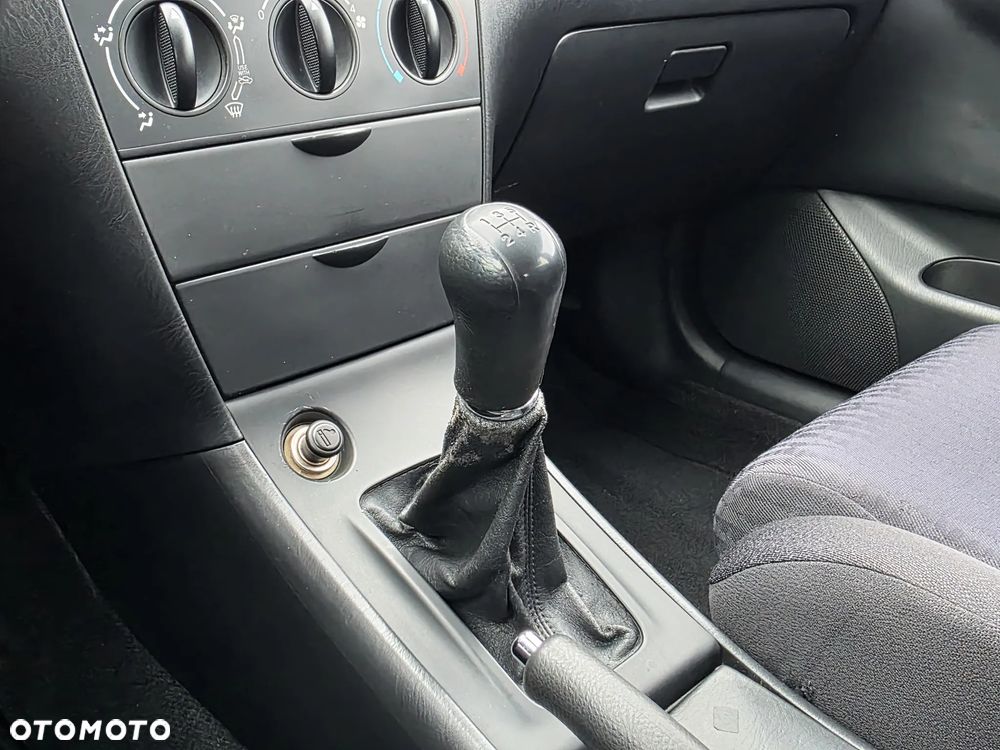 Toyota Corolla 2.0 D-4D Base - 17