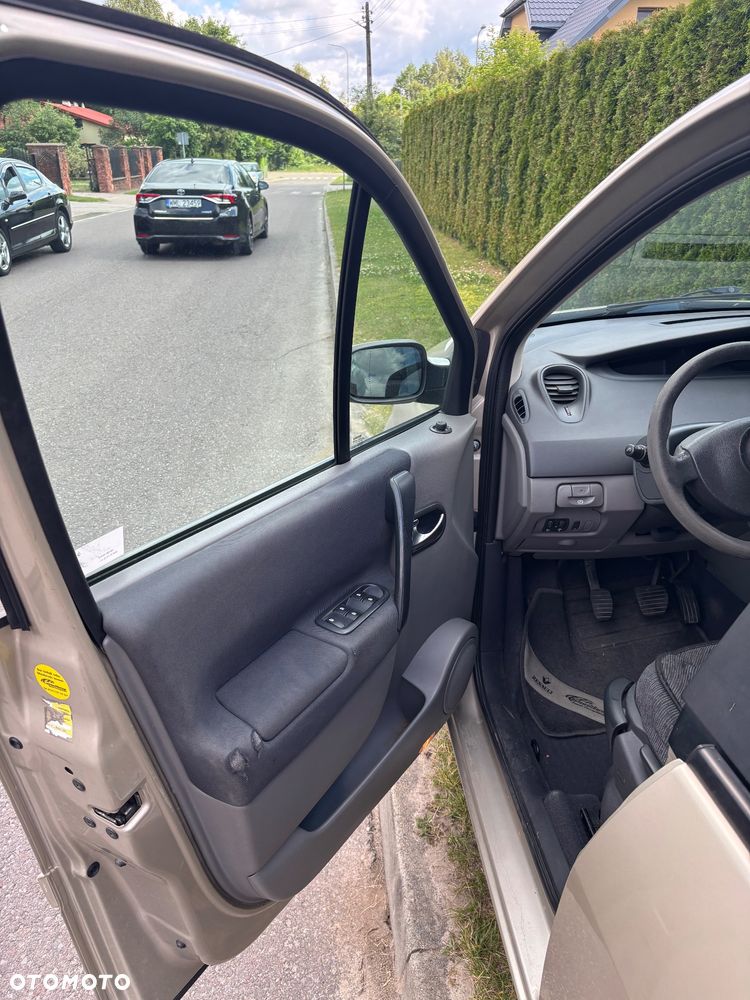 Renault Scenic 1.6 16V Confort Privilege - 7