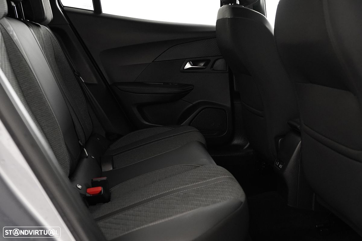 Peugeot 2008 1.2 PureTech Allure - 23