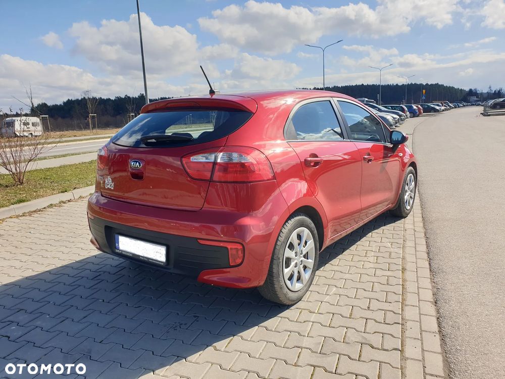 Kia Rio 1.2 L - 8