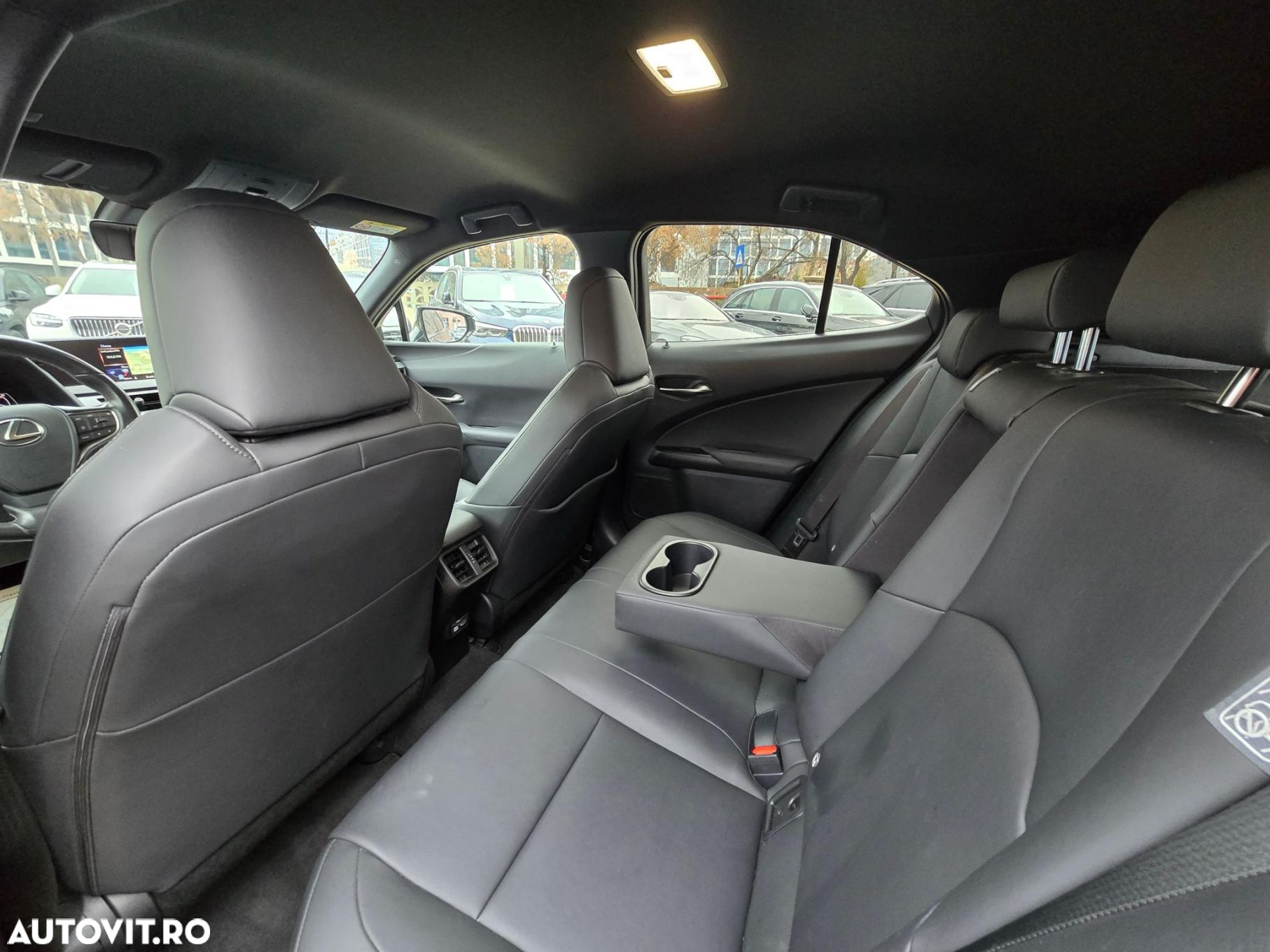 Lexus UX 250h 2.0L HEV 20H- (178 HP) 4X2 CVT Executive - 26