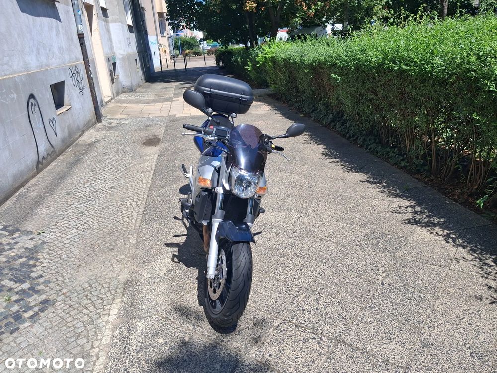 Suzuki GSR - 6