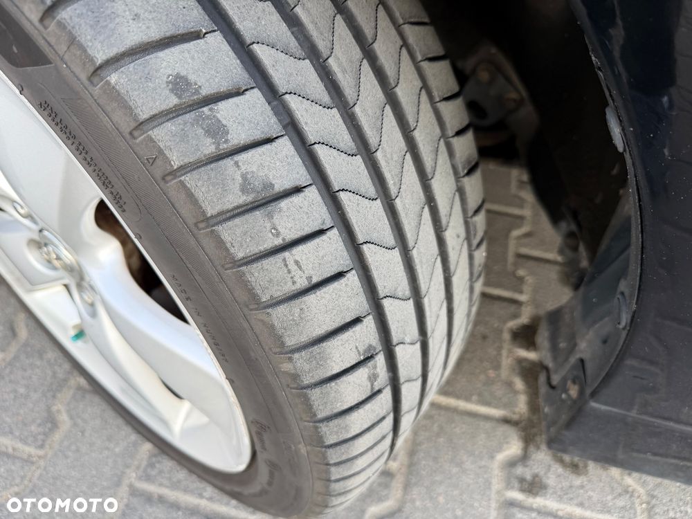 Toyota Prius 1.8 HSD Premium - 24