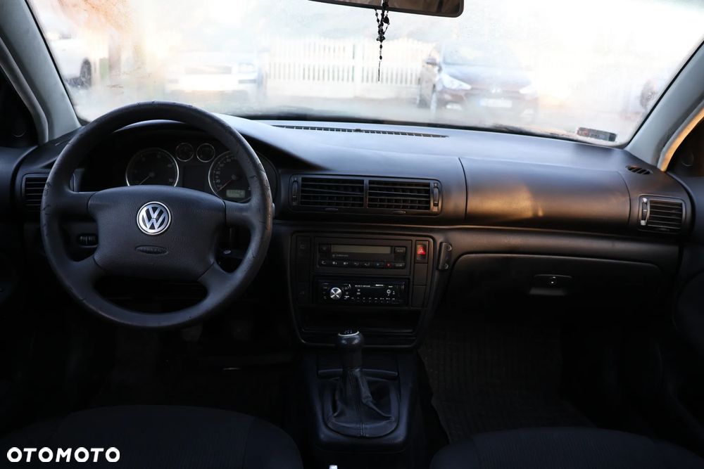Volkswagen Passat 1.9 TDI Comfortline - 6