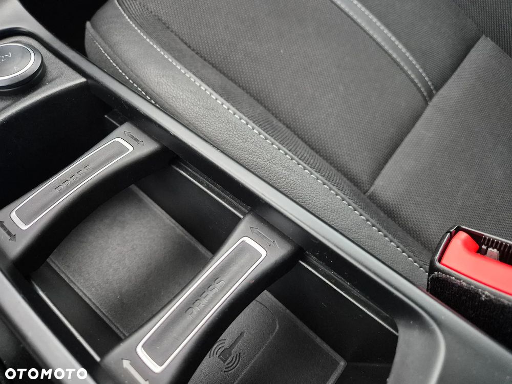 Ford C-MAX 1.5 TDCi Start-Stop-System Titanium - 19