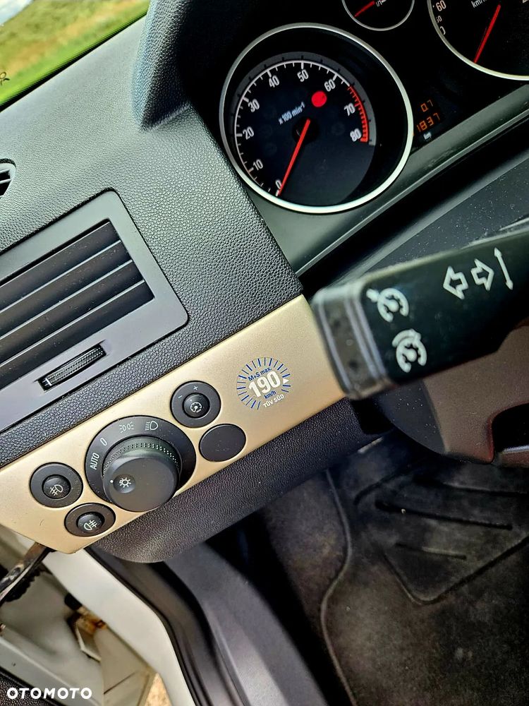 Opel Astra GTC 1.6 Innovation - 21