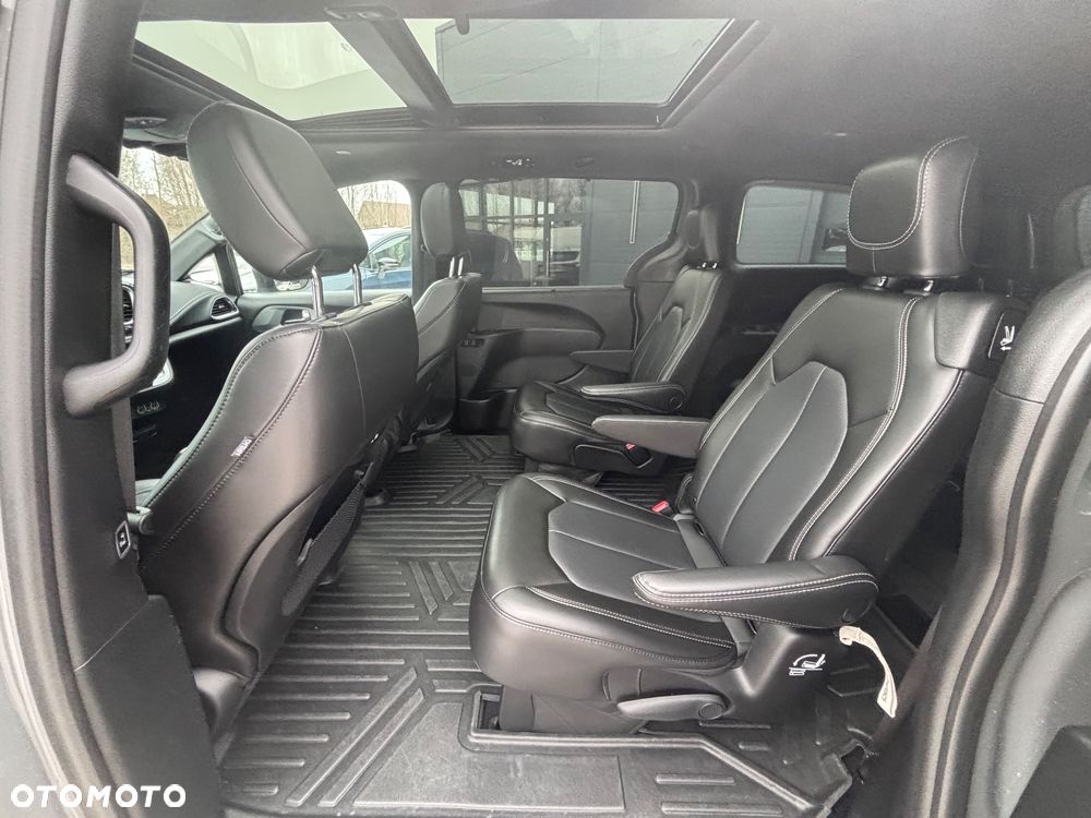 Chrysler Pacifica - 13