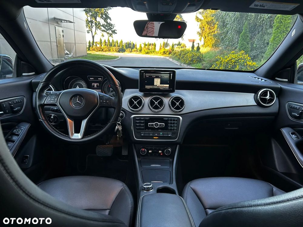 Mercedes-Benz CLA 250 7G-DCT - 20
