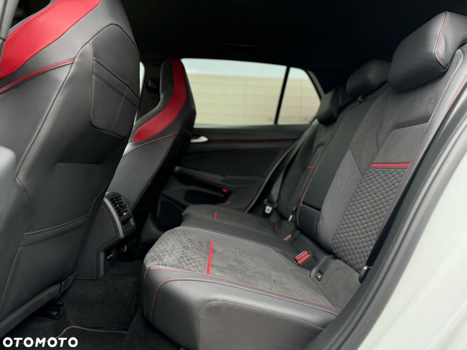 Volkswagen Golf - 10