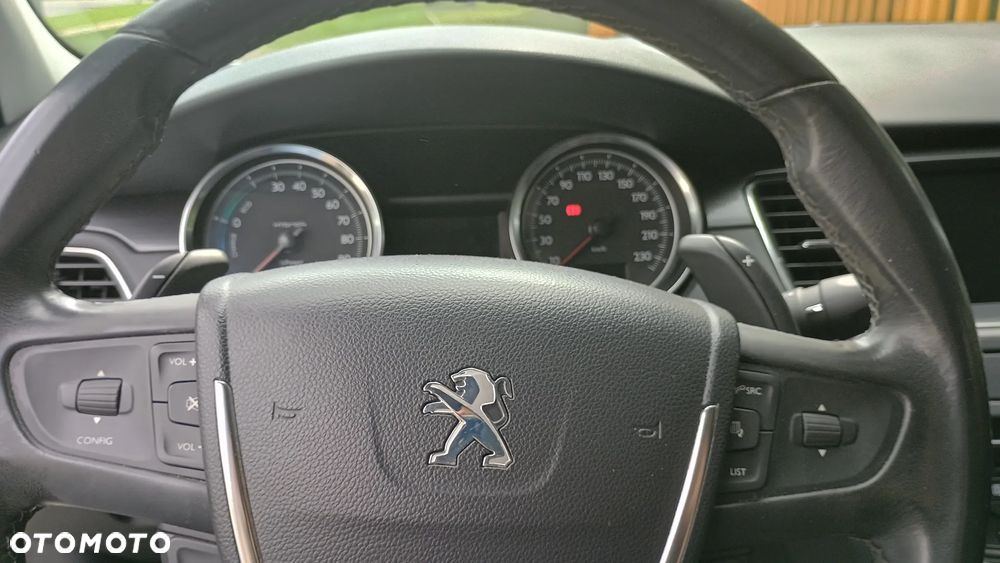 Peugeot 508 RXH Hybrid4 - 16