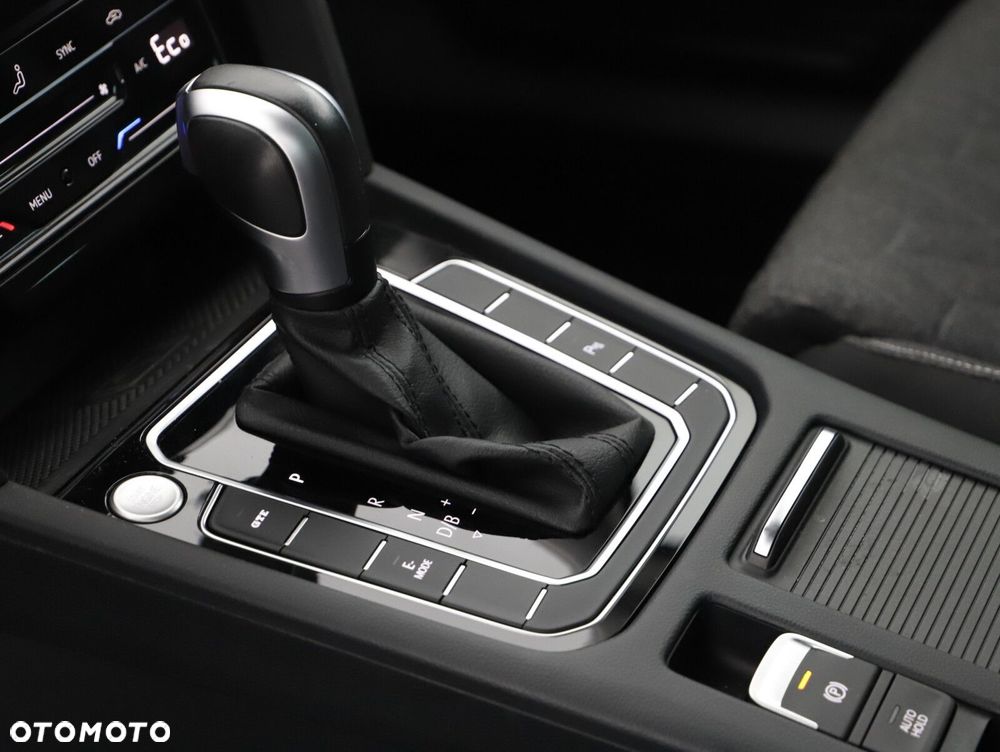 Volkswagen Passat - 14