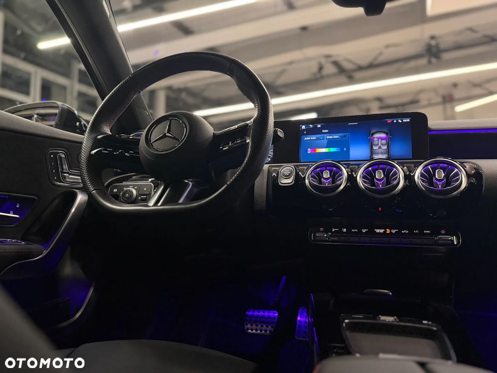 Mercedes-Benz Klasa A 220 4-Matic AMG Line 7G-DCT - 12