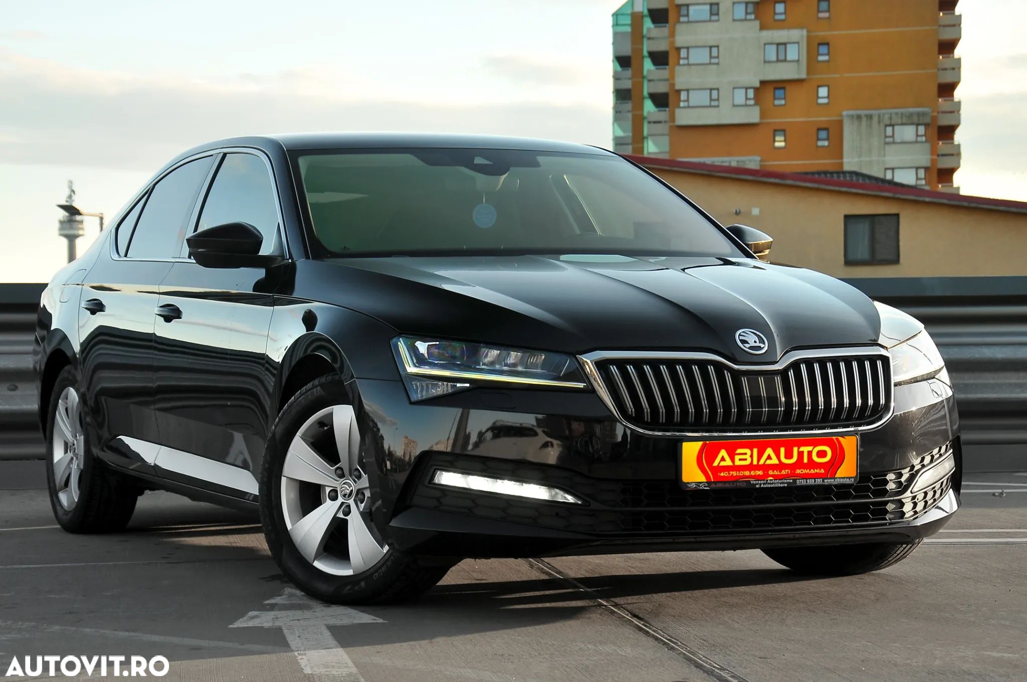 Skoda Superb 2.0 TDI DSG Ambition - 1