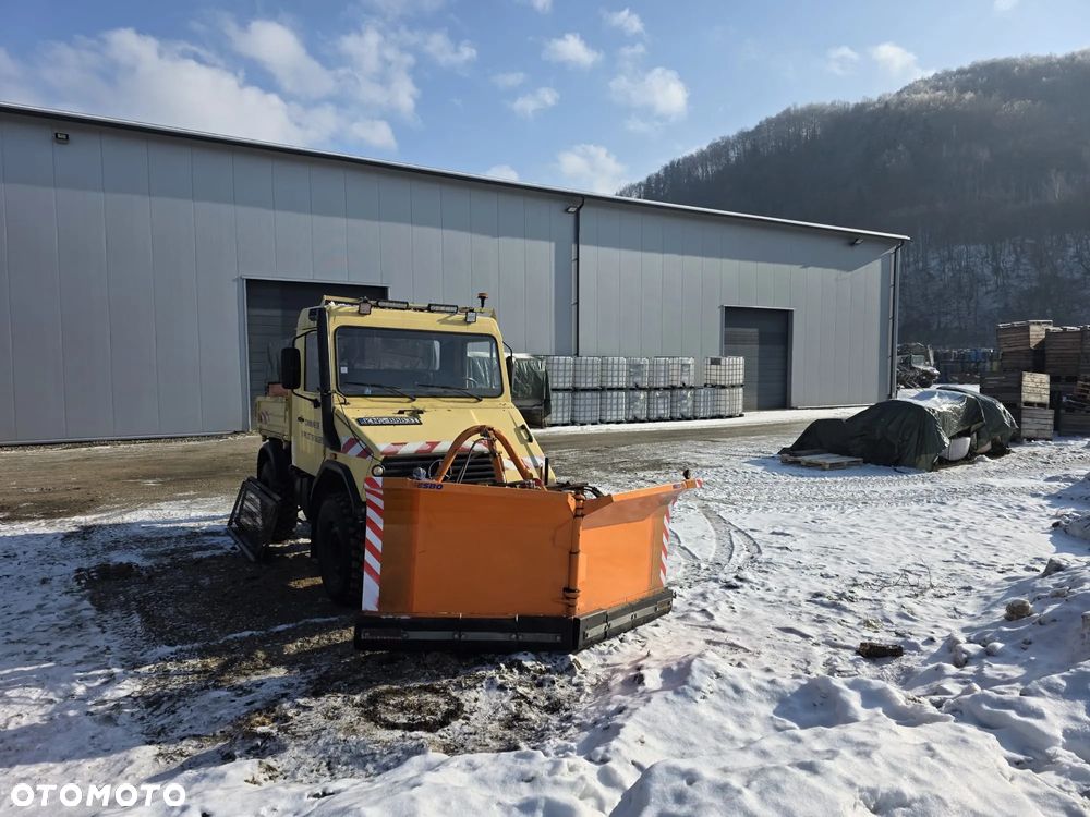Mercedes-Benz UNIMOG - 1