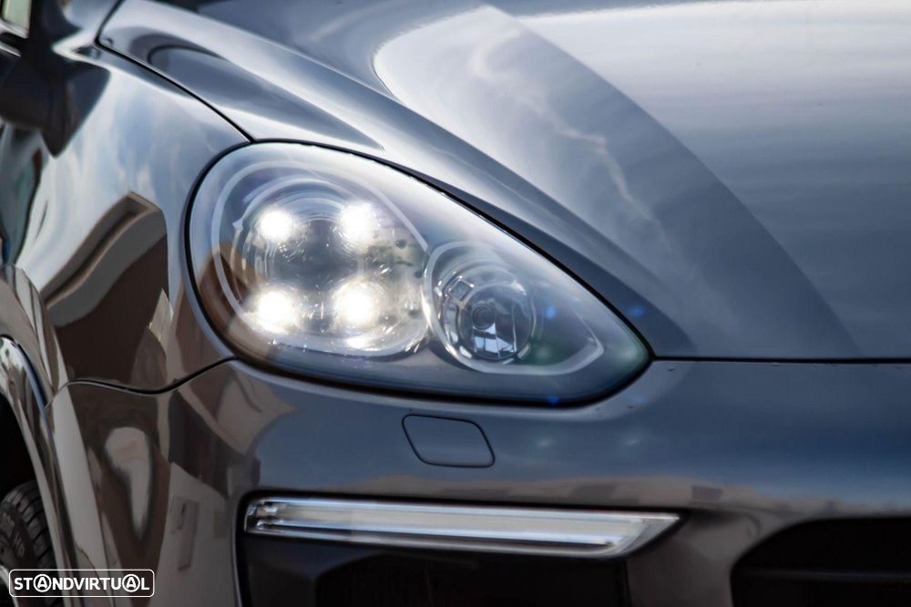 Porsche Cayenne S - 32