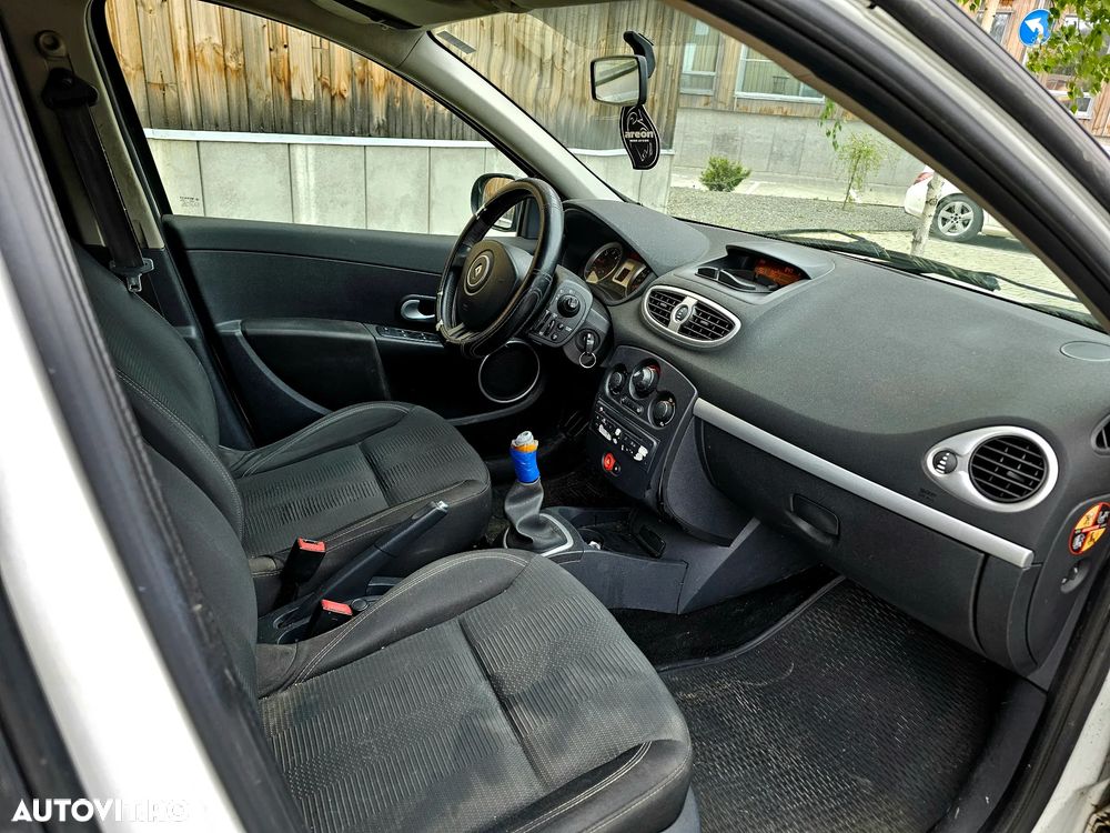 Renault Clio - 21
