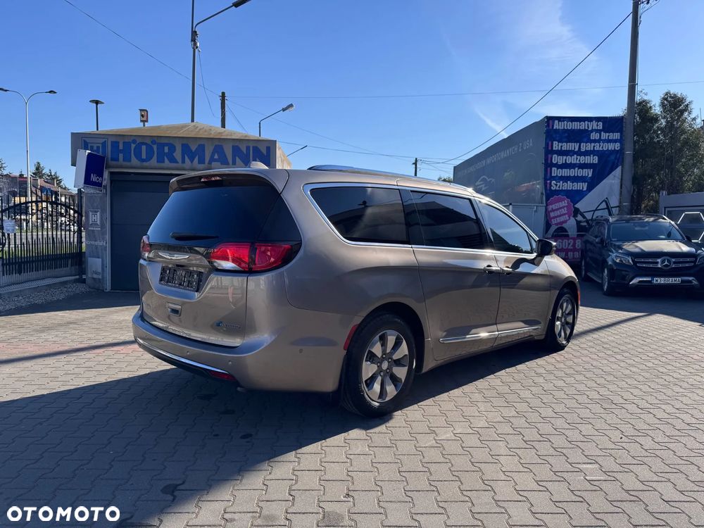 Chrysler Pacifica - 3