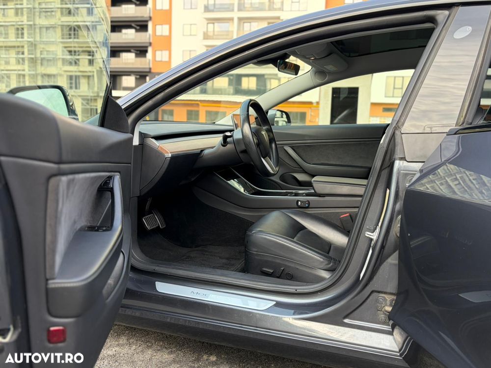 Tesla Model 3 - 9