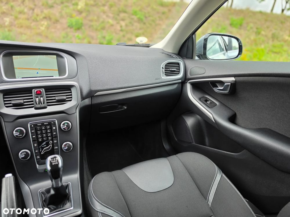 Volvo V40 D2 - 35