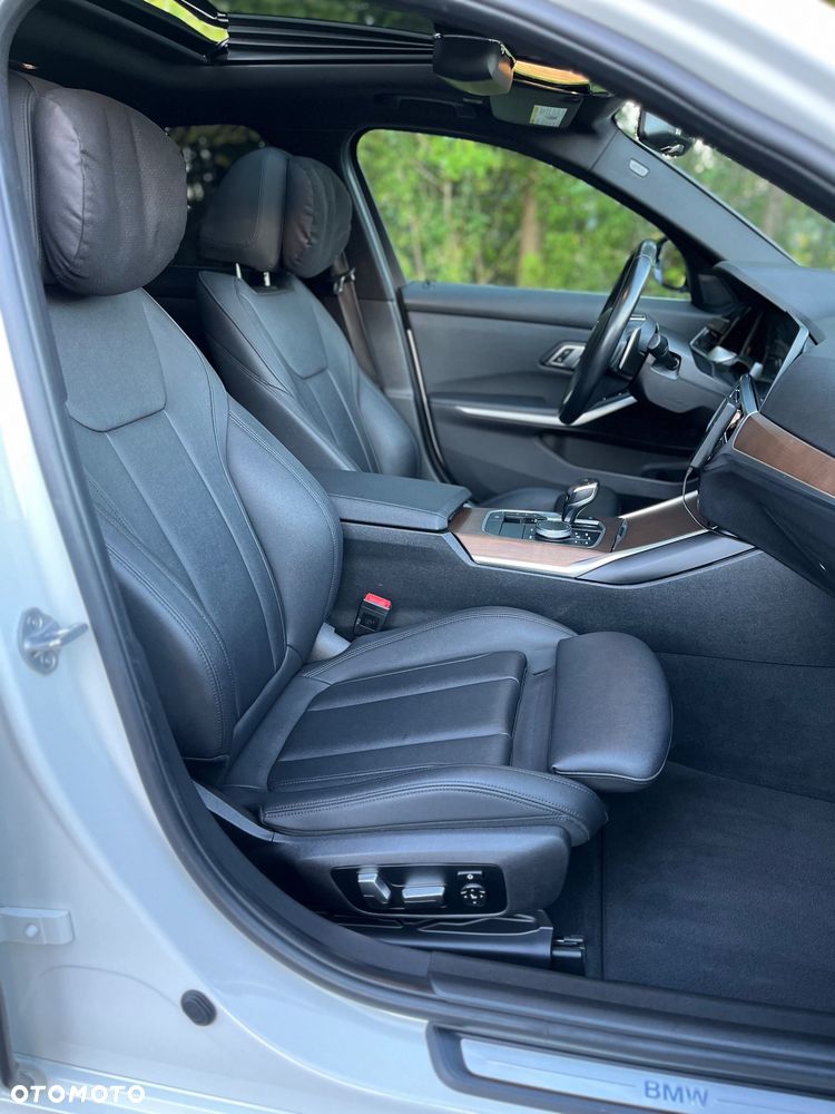 BMW Seria 3 330i - 31