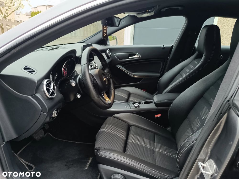 Mercedes-Benz CLA 200 7G-DCT UrbanStyle Edition - 10